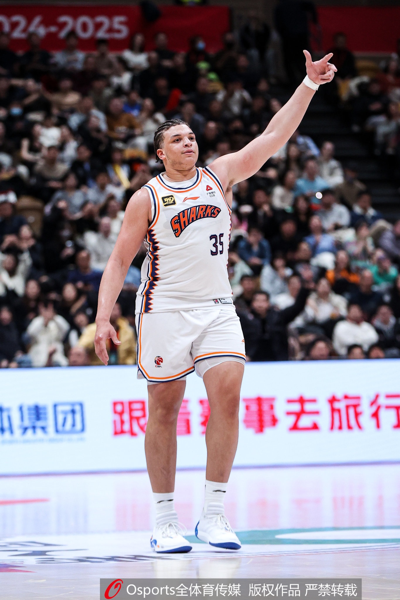 苦苦支撐！洛夫頓半場11中8高效拿下17分3板3助3斷 球隊落后19分